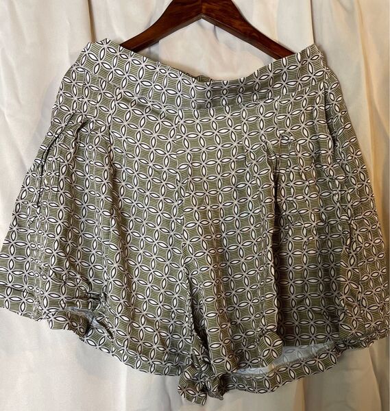 H&M ショートフレアパンツ