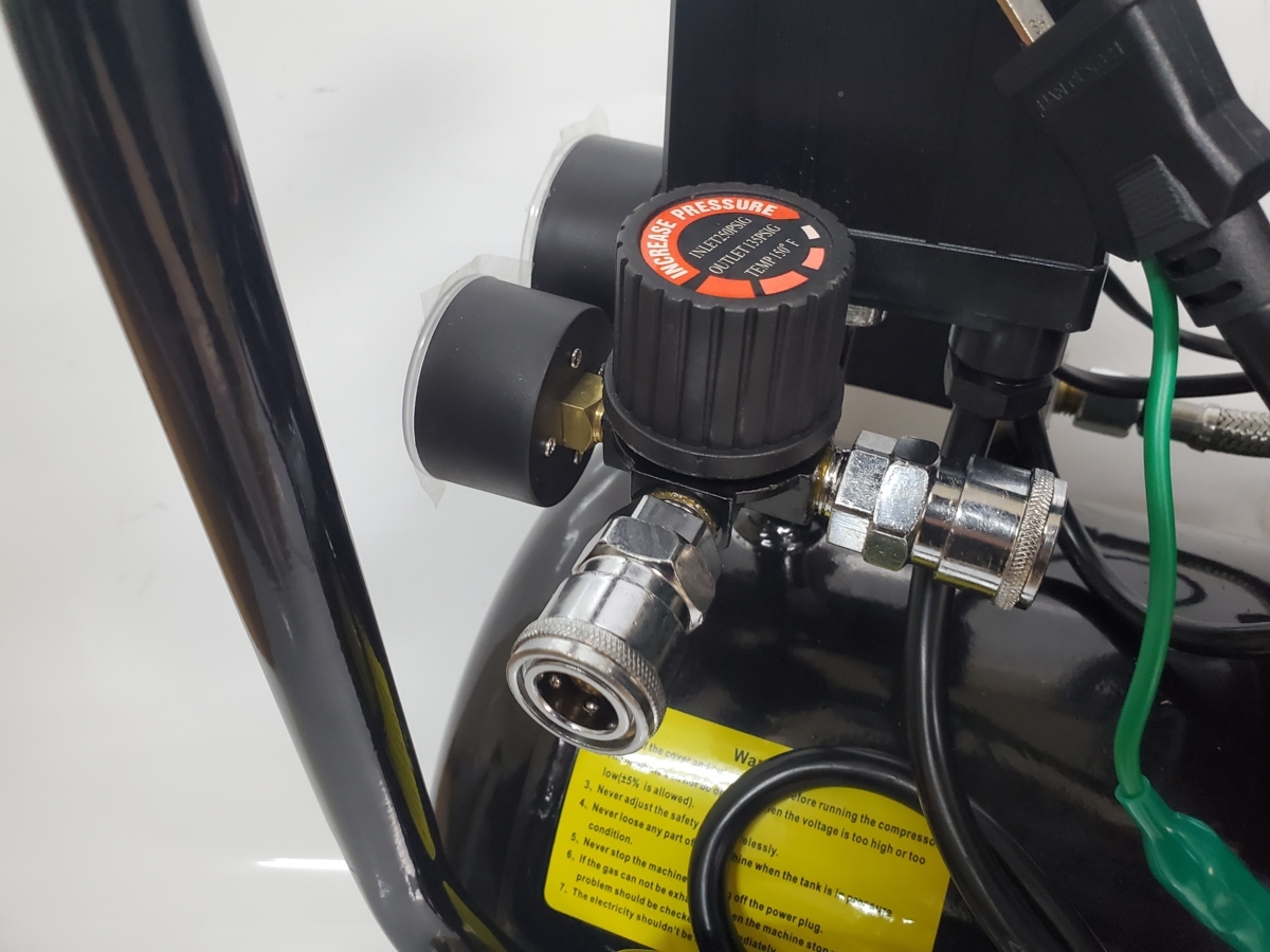 ☆小型超静音 横型オイルレスコンプレッサー25L タンク搭載