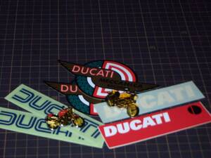 ドゥカティ モンスター ピンバッジ DUCATI Vintage Pin　赤・黄　×２個　オマケ純正デカール×６枚 イタリア モーターサイクル