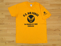 アウトレット処分 U.S. AIR FORCE ゴールド 4.0oz 半袖Tシャツ 黒 L ミリタリー エアフォース 袖プリント仕様_画像2