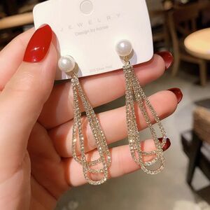 ピアス　ゴールドピアス　パール　ビジュー　ダイヤチェーン　おしゃれ　上品　ゴージャス　可愛い　韓国　結婚式　お呼ばれ　大ぶり　