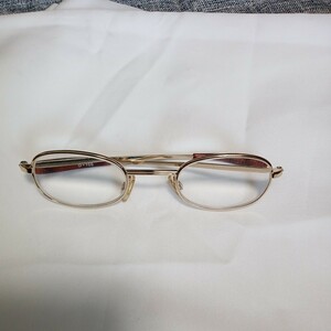 メガネフレーム老眼鏡　Ｄ-105＋4，00とあります。　　中々良いフレームでないかな？　　断捨離品　　親父が何回か？　配送料無料。