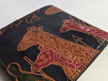 ハンドメイド　財布　アフリカ民芸品 素朴な作りです　皮製　キリンの図柄_画像7