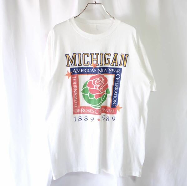 【1980s】ビンテージ　薔薇プリント　Tシャツ　白　半袖　海外仕入れ　古着　デザイン　花柄　USA製　XL