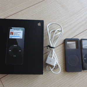 即決 送料無料 動作良好 初代 iPod nano 4GB ブラック PA107J/A black 黒 箱から備品など勢揃い