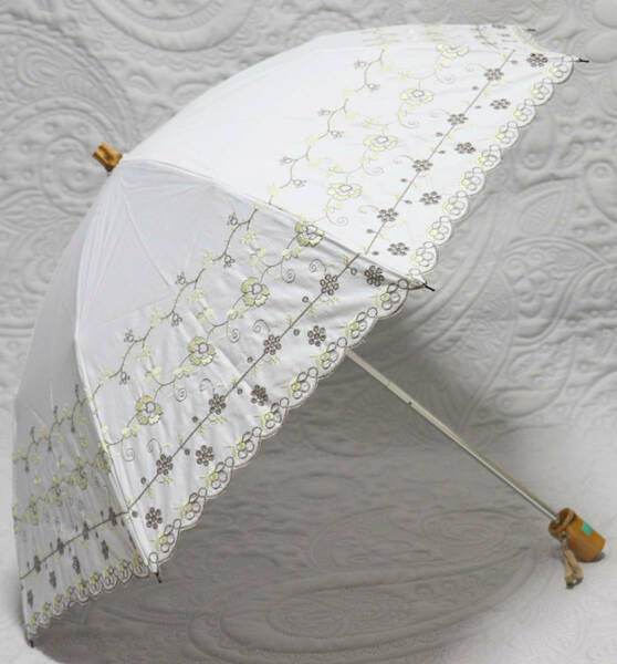 新品タグ付き【carino ricamo】折りたたみ傘 綿100％生地 上品豪華刺繍 純パラソル 日傘 v3318