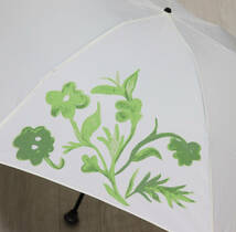 新品タグ付き【sybilla シビラ】折り畳み傘 3面上品若草柄 雨傘 v3060_画像4