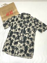 ★極美品★H&M ヤシの木柄半袖シャツ REGULAR FIT XS★_画像1