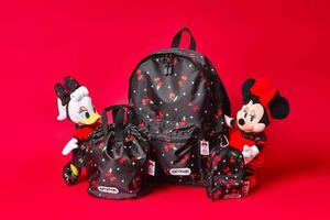 新品ディズニー購入アウトドアコラボ　さくらんぼ柄ミニー　リュック型ポーチ　【人気レア】OUTDOOR ×Disney チェリー柄