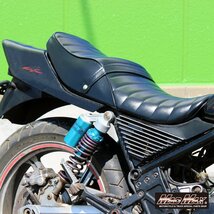 MADMAX バイク用品 KAWASAKI カワサキ ゼファー400(93-95) 2型 レザー タックロールシート ブラック/アンコ抜き ダウンシート【送料800円】_画像5