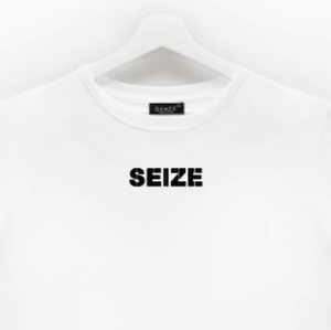 ハイストリート系ファッションブランド「SEIZE MODE of TOKYO」ST107 I Walk Slowly Tシャツ ユニセックス ホワイト Mサイズ