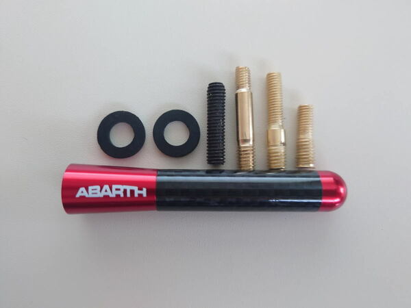 フィアット アバルト(ABARTH) 8cm ロゴ入り カーボンショートアンテナ 付属品付 本体：レッド