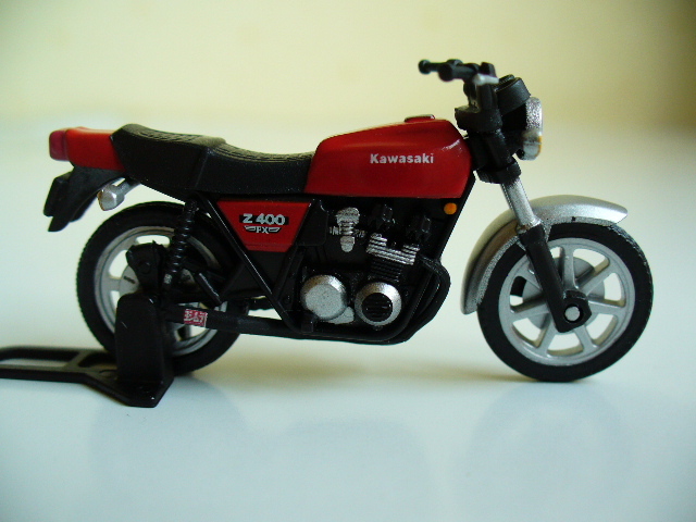 新品 1/18 赤kawasaki Z400FX カワサキ ミニカー Z1 Z2-