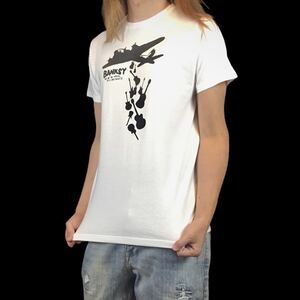 新品 BANKSY バンクシー 戦闘機 ギター 爆撃 爆弾 正体不明 アーティスト Tシャツ S M L XL ビッグ オーバーサイズ XXL~5XL ロンT パーカー