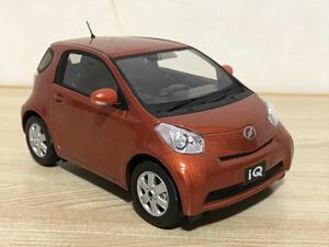 送料無料　1/24 トヨタ　iQ オレンジ　カラーサンプル ミニカー　TOYOTA 色見本 店頭展示用