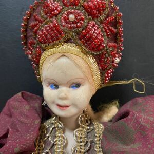 ビスクドール　西洋人形　全長約30cm 古い人形　女の子人形　怖い顔の人形　年代.詳細不明　アンティークドール　陶器人形　怒り顔人形