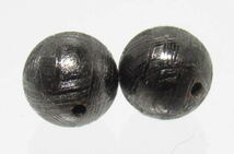 (値下げ価格)NO.22 ギベオン隕石ブラック(カードコピー付) 8mm(2粒入り)＜価値の変容・問題解決＞仕分け済み天然石現品_画像2