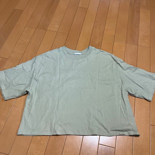 GU Ｔシャツ オリーブ色