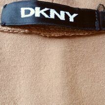 DKNY　ダナキャランニューヨーク　Vネック　ストレッチカットソー　Tシャツ　半袖　ベージュ　薄ブラウン　レディース　Mサイズ　レーヨン_画像6