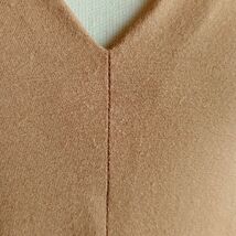 DKNY　ダナキャランニューヨーク　Vネック　ストレッチカットソー　Tシャツ　半袖　ベージュ　薄ブラウン　レディース　Mサイズ　レーヨン_画像3