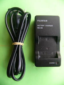 ◆BC-45 FUJI 純正充電器 まだまだ使える中古 ！ FUJI NP-45の純正充電器です。 