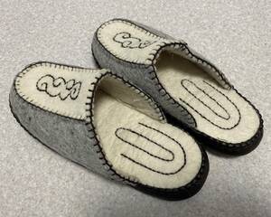 #22/ unused * gray x white *mongoru wool felt slippers S- M( approximately 21-23.) reverse side .. taking . cow leather 