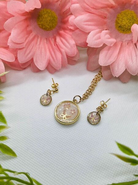 レジン　ハンドメイド　ネックレス　ピアス　セット