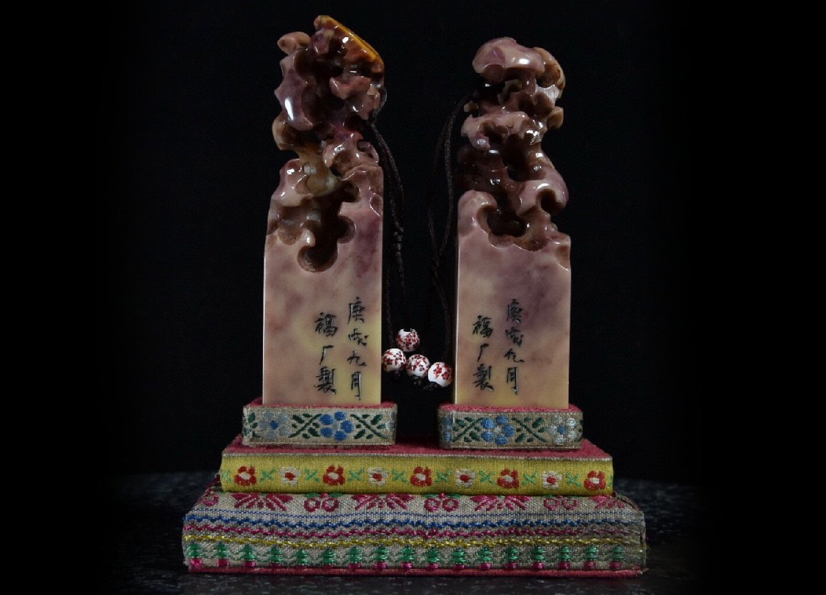 T0426 中国美術 瑪瑙 彫刻 彫 置物 台付 中国古玩 天然石 飾り物 細工