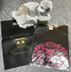 【未使用品】 ワンピース 海賊袋 Tシャツ コップ 外袋の4点セット 麦わらの一味 ルフィ ゾロ サンジ ナミ【缶バッジなし】