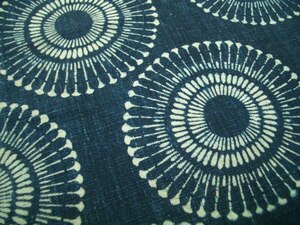 古布藍染め木綿型染めはぎれ蛇の目菊　55㎝　アンティーク昔着物リメイク古裂布団皮