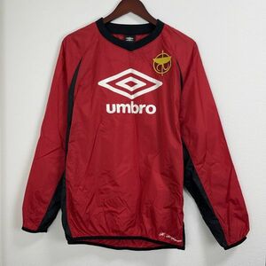 umbro アンブロ メンズ 長袖 トップス ピステ スポーツ ウェア ナイロン Lサイズ 大きいサイズ レッド ブラック ロゴ プリント ワッペン