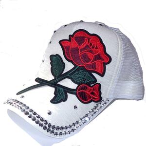 スタッズ付き　薔薇　ばら　バラ　ローズ　帽子　キャップ　野球帽　ゴルフ　白色