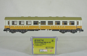 BRAWA #65074 DDR( old East Germany National Railways ) WRg type meal . car ( orange | beige )