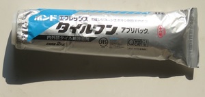 内外装タイル用接着剤《ボンド・タイルワン》白色【ケース販売 2kg入り 9パック（9～18㎡分）】