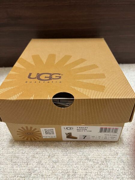 UGG ブーツ　ハワイ購入　T BAILEY BUTTON 5881T CHE