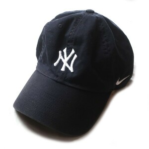 人気モデル! NIKE ナイキ MLB NYヤンキース スウォッシュロゴ 刺繍 ベースボール キャップ 帽子 人気カラー ネイビー 紺 メンズ 古着