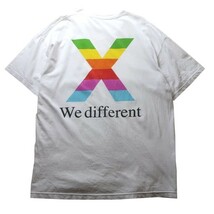 5周年記念! TOXGO We Different Apple パロディ X ロゴ プリント 半袖 Tシャツ ホワイト 白 レインボー 大きいサイズ メンズ 古着_画像2