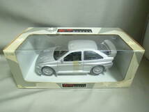 UT models 1/18 フォード エスコート RS コスワース ＷＲC ストリートカー 1997 シルバー_画像3