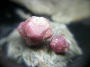 メキシコ　宝石質　ラズベリーガーネット　単結晶　可愛い色合い　定型外発送