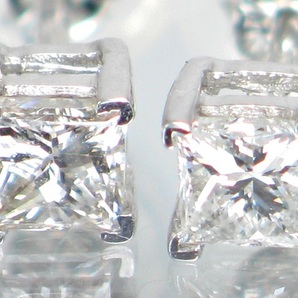 【宝石屋本舗】計0.40ct 良質天然ダイヤモンド プリンセスカットK18WG ピアスの画像2
