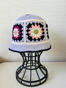 手編み☆子どもの帽子☆オパール毛糸のかぎ針編みのお花モチーフの子ども帽子　バケットハット