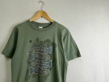 グッドプリントUSA製90sビンテージColumbiaコロンビア半袖クルーネックプリントTシャツMカーキ系100綿アメカジアウトドア魚nr24006_画像1