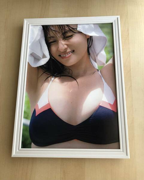 kj ★額装品★ 深田恭子 グラビア セクシー ビキニ 貴重写真 A4サイズ額入り ポスター風デザイン 水着 美乳 癒し 笑顔