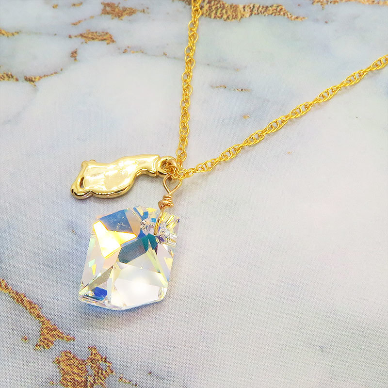 Collar de 14KGF con lindo motivo de silueta de gato y grandes cristales de Swarovski (Crystal Aurora), Hecho a mano, Accesorios (para mujeres), collar, colgante, gargantilla