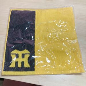 阪神タイガース　タオルハンカチ　野球　ベースボール　HANSHIN ファン　タイガース　イエロー　ブラック　ロゴ入り　シンプル　ハンカチ