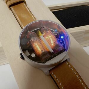 即日発送 木箱入 ニキシー管 腕時計 IN-16 Nixie Tube ウクライナ製 超軽量アルミニウム 入手困難 希少 新品 現品限り USB充電 充電式