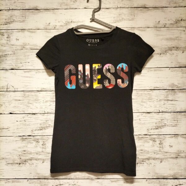 美品　GUESS　Tシャツ