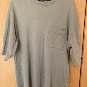 GU メンズTシャツ　カーキー