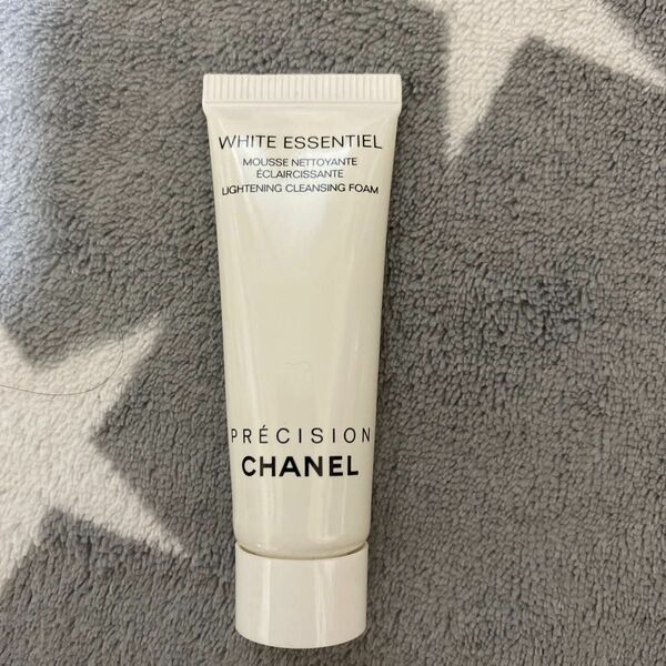 CHANEL シャネル　ホワイトエサンシエルクレンザー　洗顔料　10ml サンプル