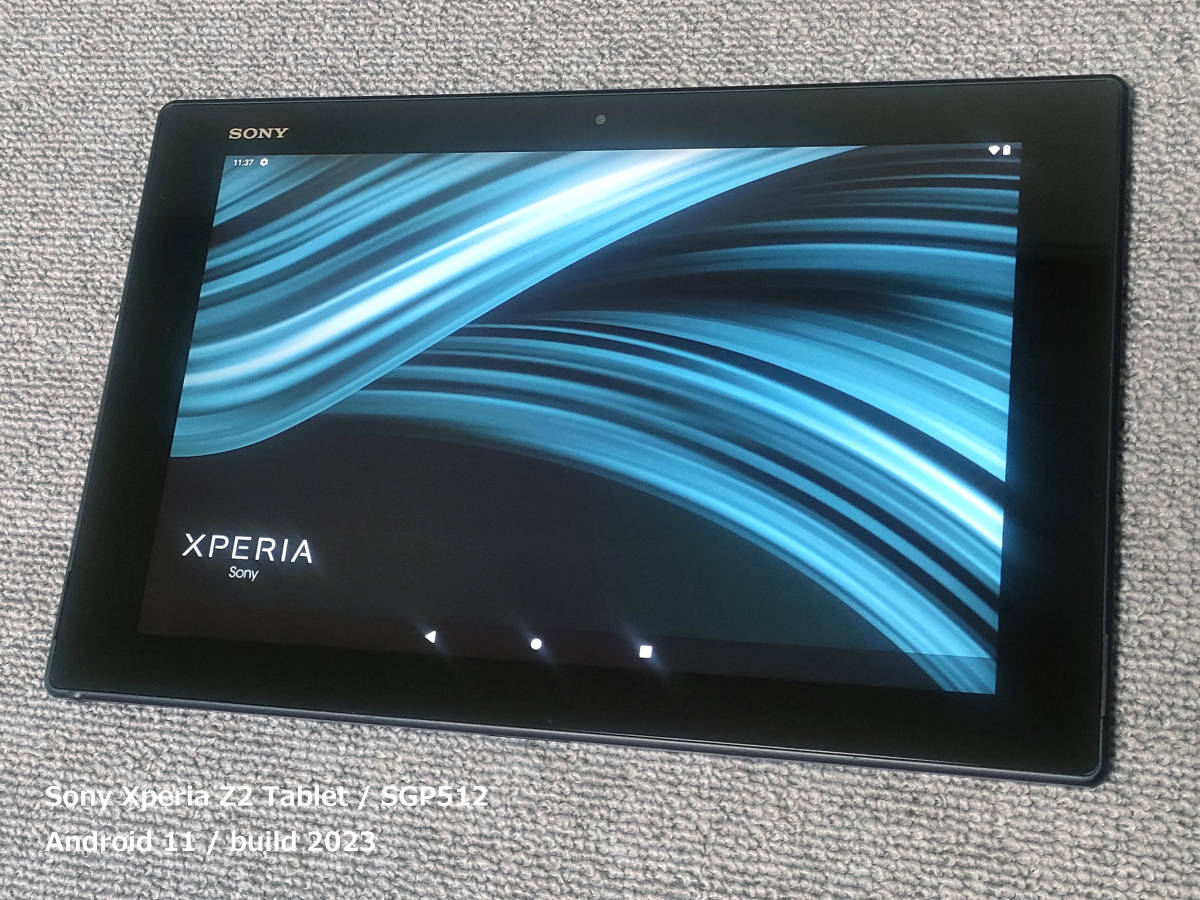 auモデル XperiaZ2タブレット（キーボード、ケース、おまけ付）-